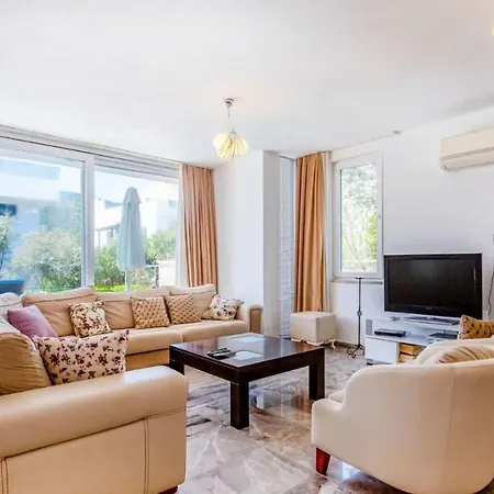 In Sleeps 8 Includes Swimming Pool Air Con And Wifi 5 ヴィラ