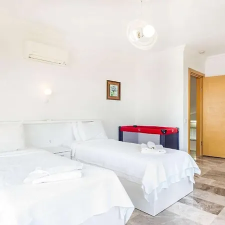 ヴィラ In Sleeps 8 Includes Swimming Pool Air Con And Wifi 5 カルカン