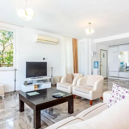 In Sleeps 8 Includes Swimming Pool Air Con And Wifi 5 ヴィラ *