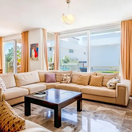 In Sleeps 8 Includes Swimming Pool Air Con And Wifi 5 * カルカン