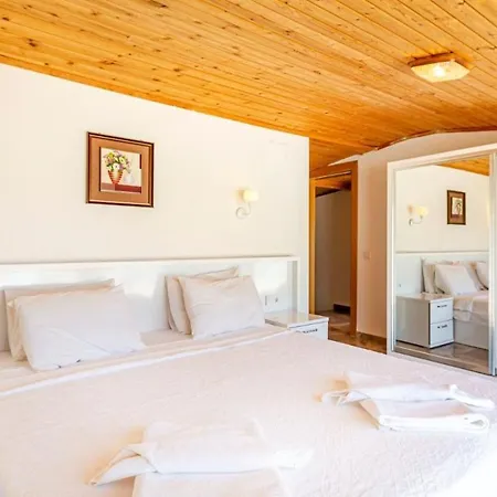 ヴィラ In Sleeps 8 Includes Swimming Pool Air Con And Wifi 5
