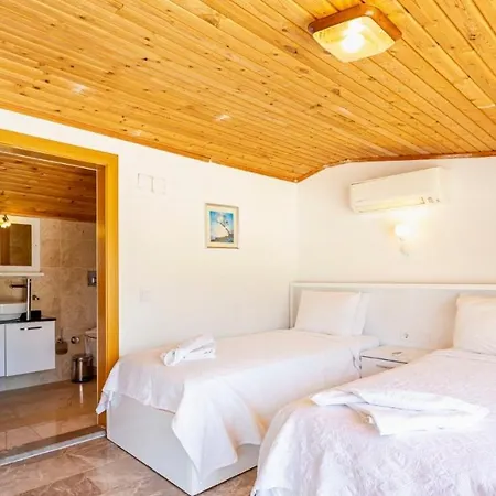 ヴィラ In Sleeps 8 Includes Swimming Pool Air Con And Wifi 5 カルカン
