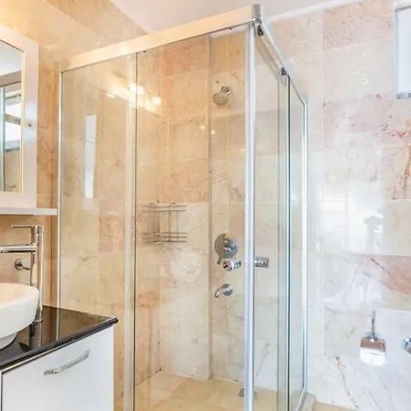 ヴィラ In Sleeps 8 Includes Swimming Pool Air Con And Wifi 5